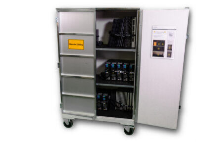 Afhentning af it-udstyr i aflåseligt skab er tilgængeligt i 40 arbejdsdage. Afregning foretages separat baseret på services og eventuel gensalgsværdi. Pakkeprisen for RE-LOOP3-XCHANGE er kr. 4.995,00.